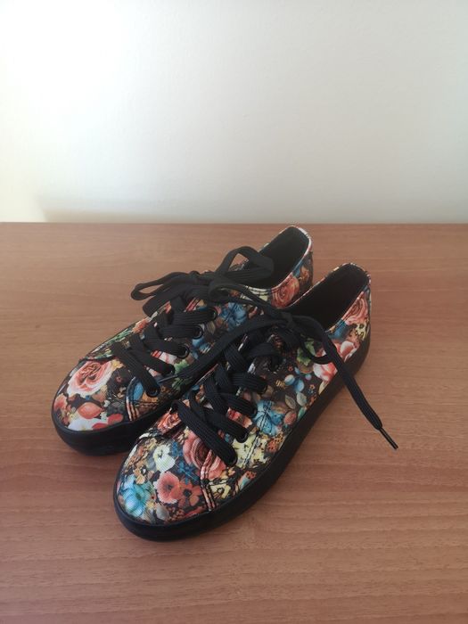 Кецове на цветя с лека платформа