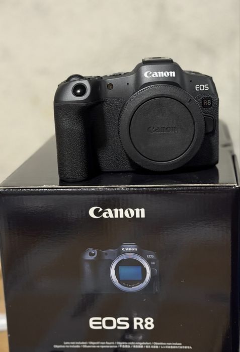 НОВО!!! Безогледален фотоапарат Canon - EOS R8, 24.2MPx, Black + Батерия LP-E17