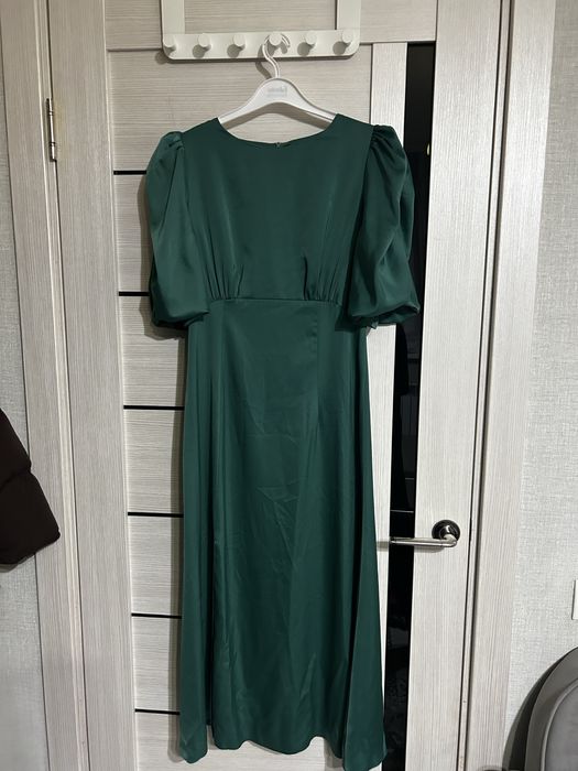 платье изумрудное