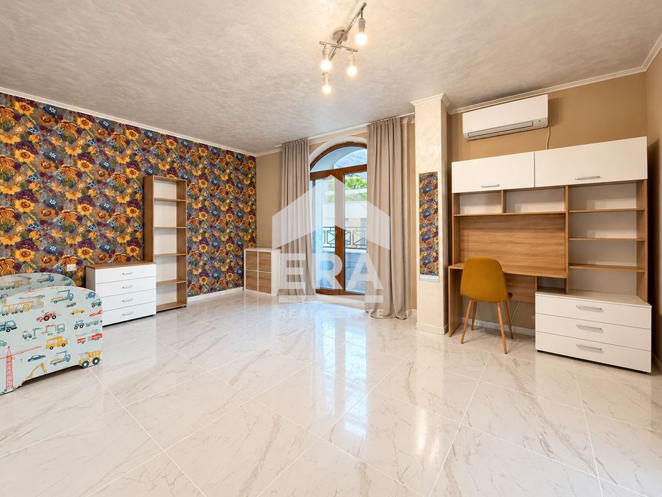 Дава се под наем Четиристаен апартамент в София, Бояна - 220 кв.м за 1900 € - Снимка #7