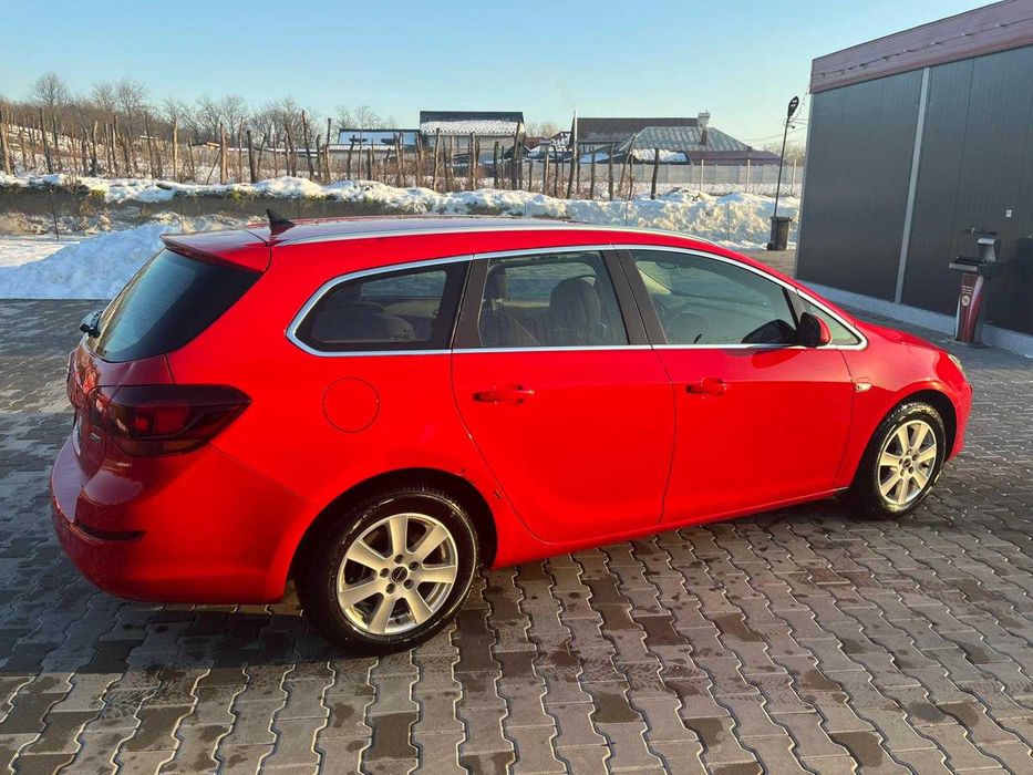 Vând Opel Astra J Sports Tourer 2.0 Cdti 160CP Euro 5 2011