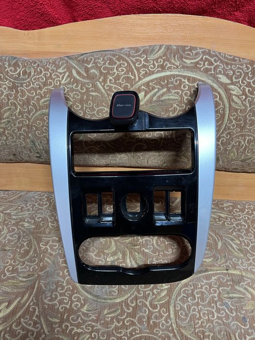 Центральная консоль 1 DIN на Ларгус