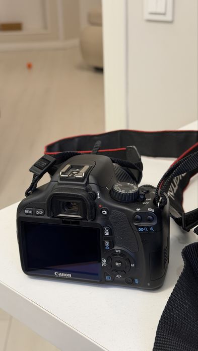 Canon EOS 550D с объективом и аксессуарами