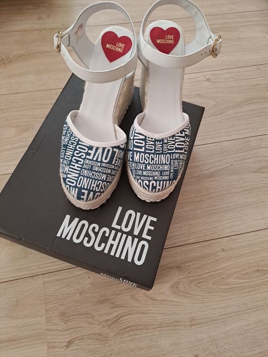 Love Moschino 170 лв.
