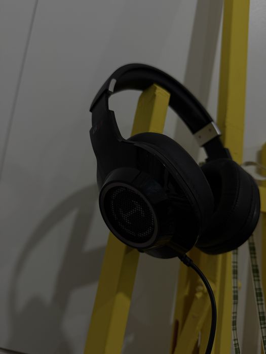 Наушники Edifier G2