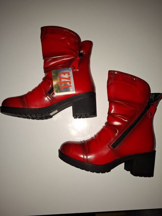 Дамски боти червени