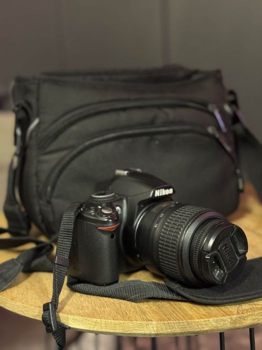 Nikon D3000  cu obiectiv
