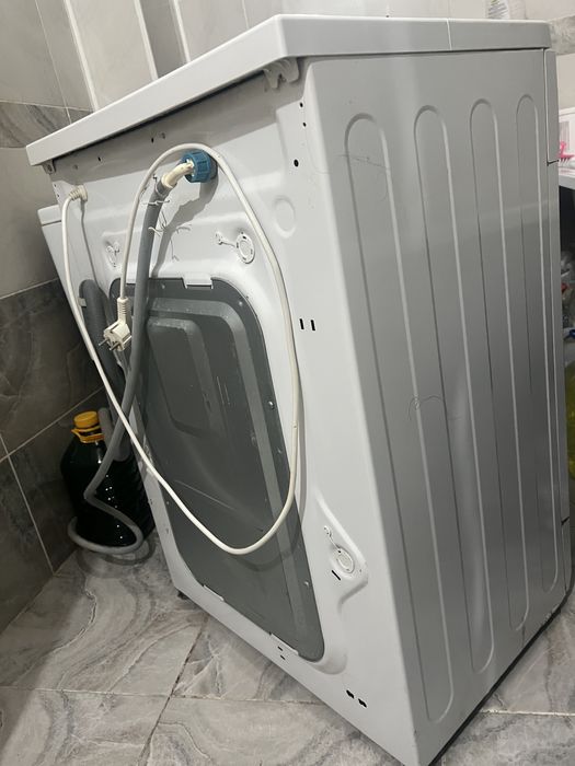 Продам стиральную машинку работает