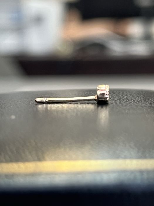 Златен Пиърсинг със брилянт