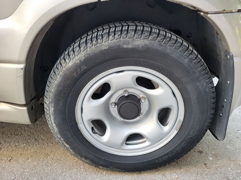 Bf Goodrich Urban terrain 225/70/16