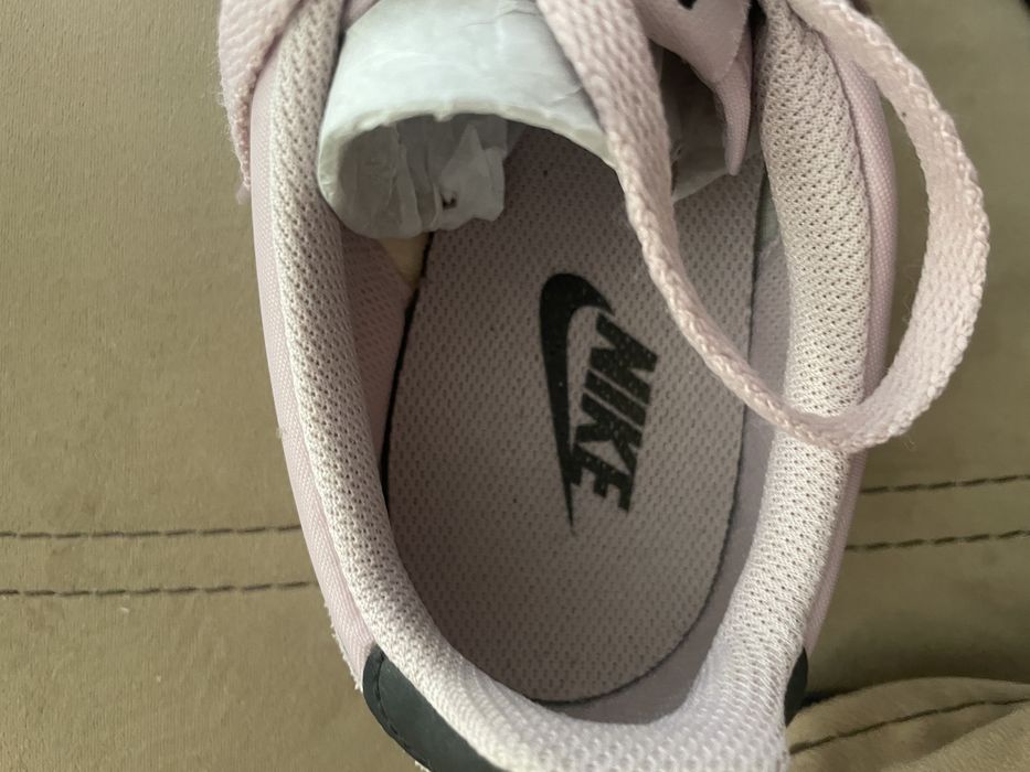 Маратонки Nike.