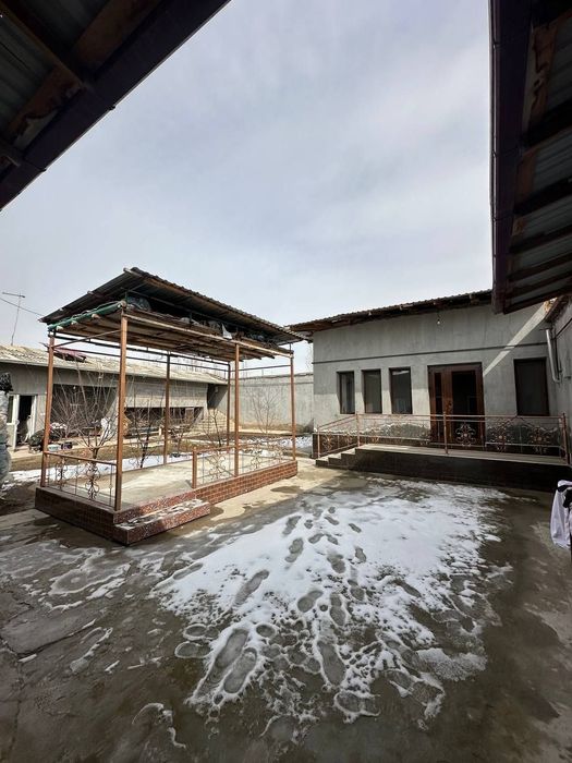 Srochna Qibray Buratada  hovli sotiladi