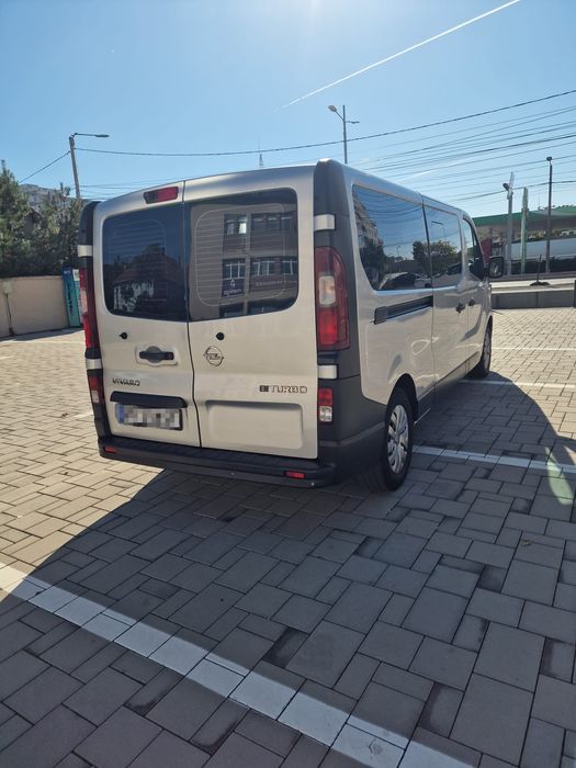 Vând Opel Vivado varianta lungă 8+1 locuri
