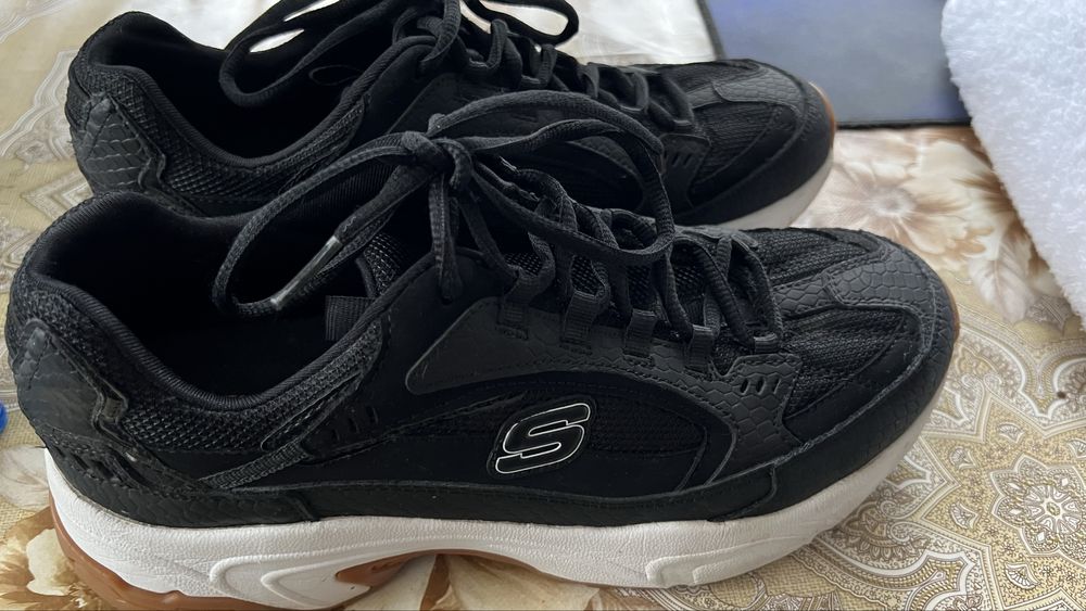 Adidasi Skechers Sport