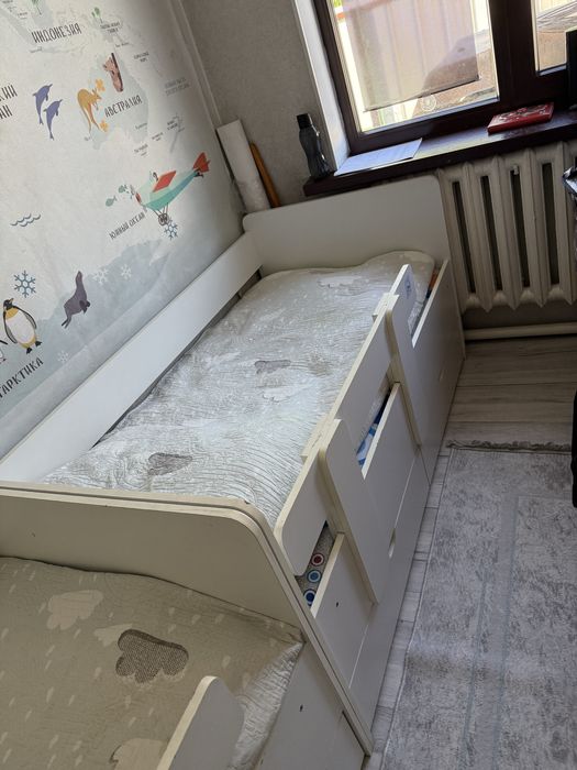 Продаются детские кровати и рабочий стол