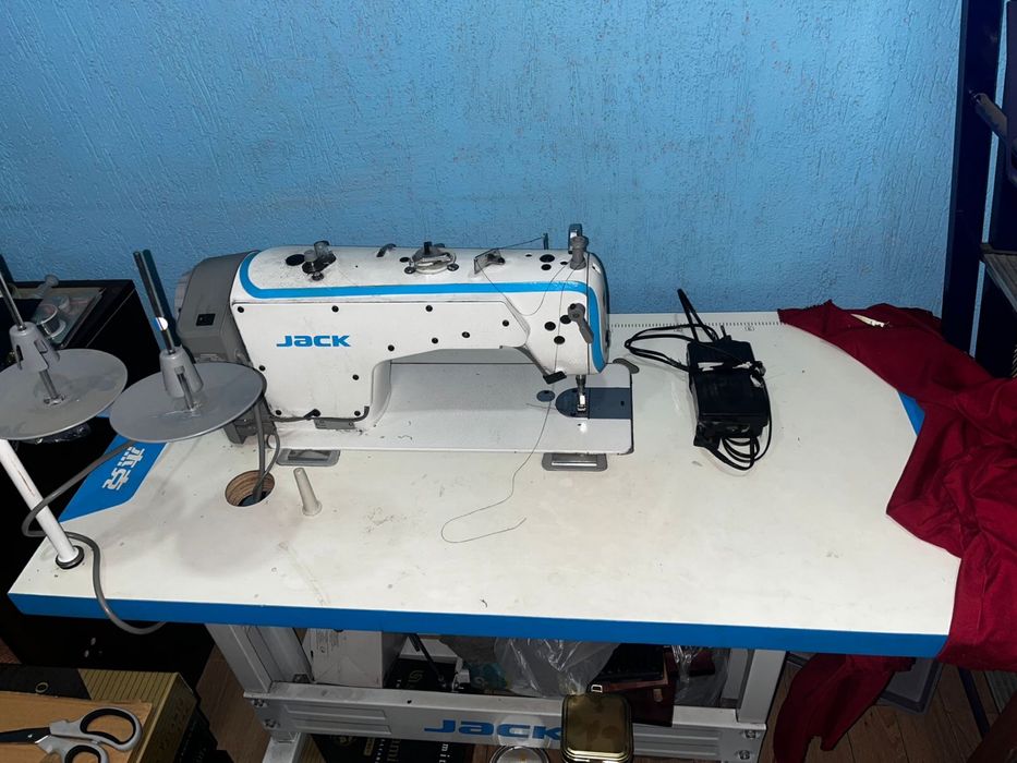 Продаем швейную машинку Jac