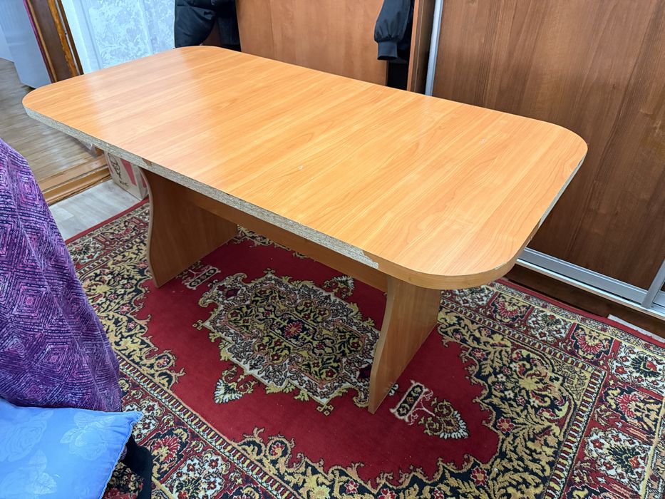 Стол для кухни продается