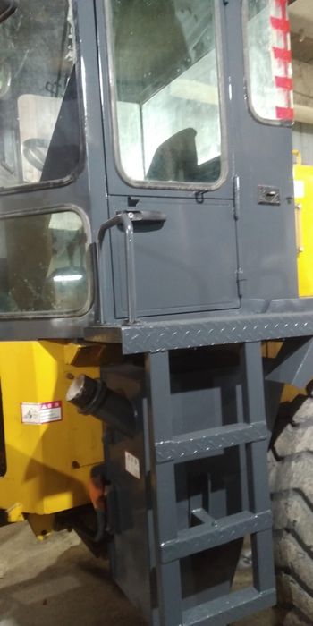 Продам погрузчик 1,8 куб