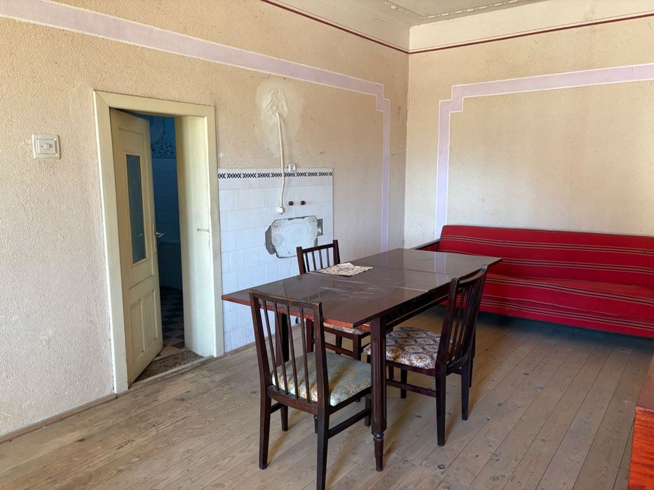 Casă spațioasă de vânzare – 6 camere, living și teren de 1.440 mp