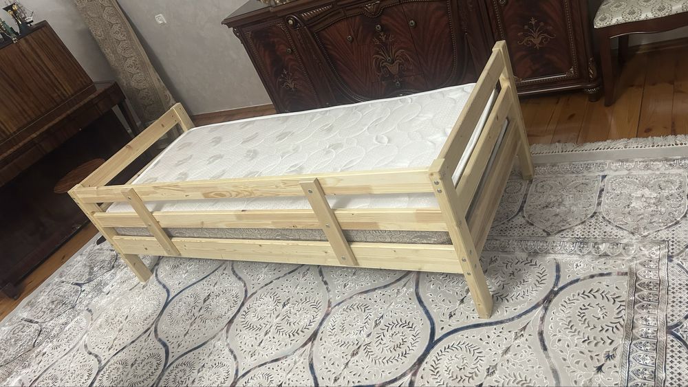 Кровать продам детское с матрасом