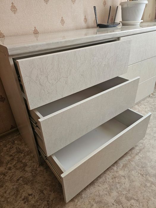 Продается современный комод