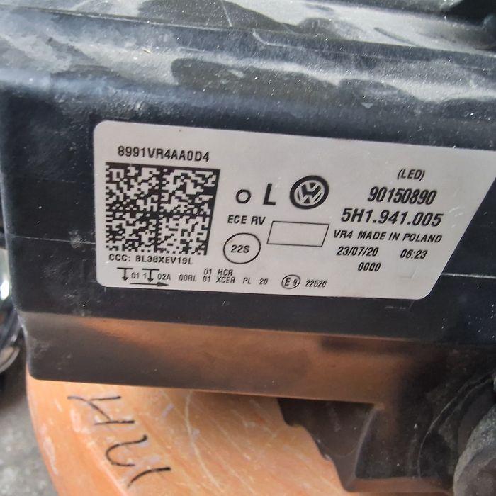 VW GOLF 8  LED 2020 ляв и десен фар