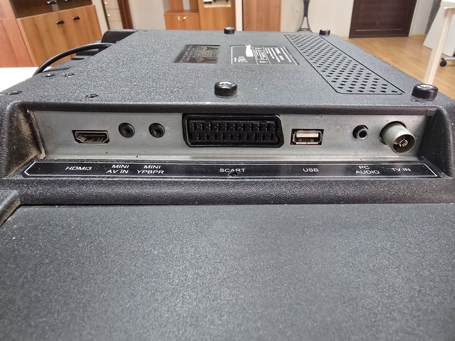 Телевизор Elenberg 28" (71см)