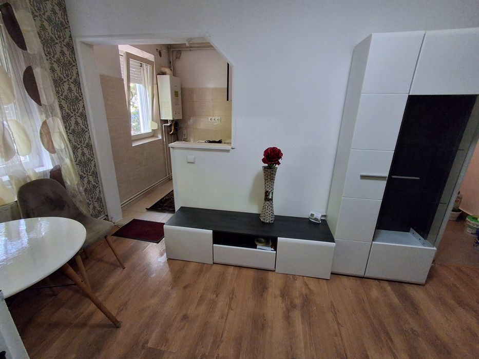 Proprietar, 2 camere ipotesti nr 5 ,Profi ,Zona fata vizavi de Biserica