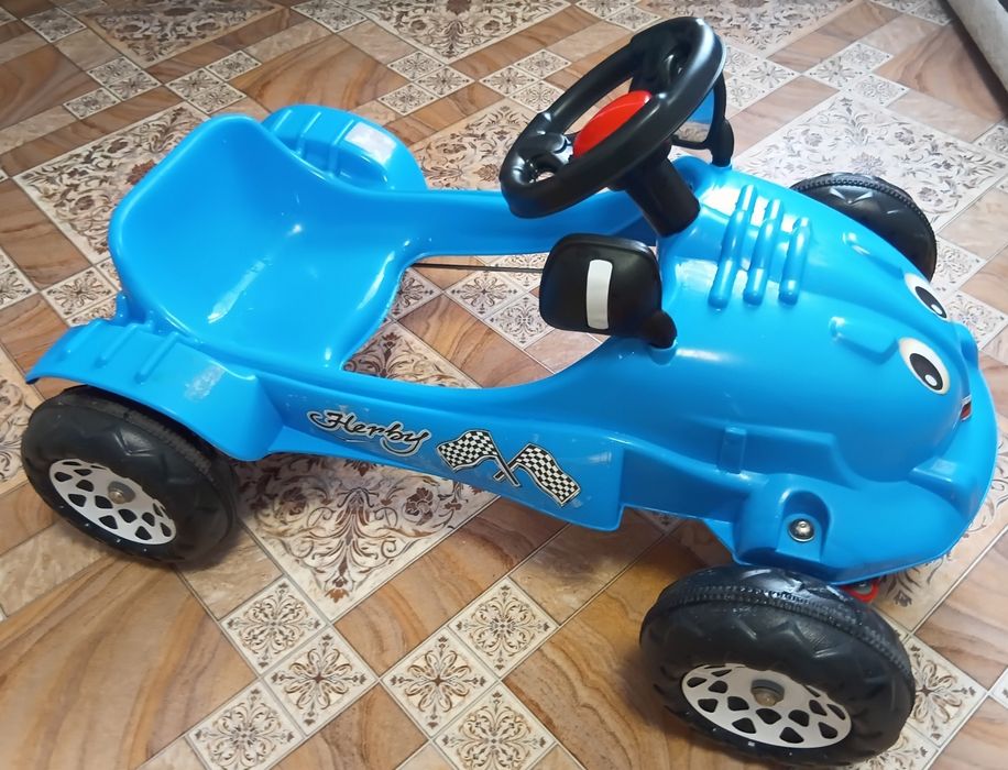 Талакар, машинка на педалях