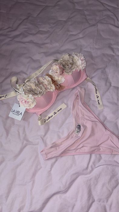 Оригинален чисто нов бански костюм