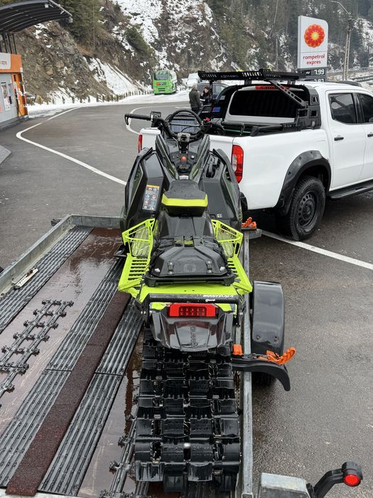 Snowmobil polaris 2024 BOST MATRYX RMK