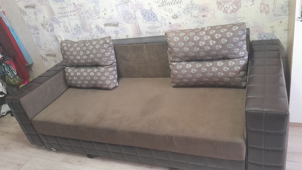 Продам диван с 3 подушками
