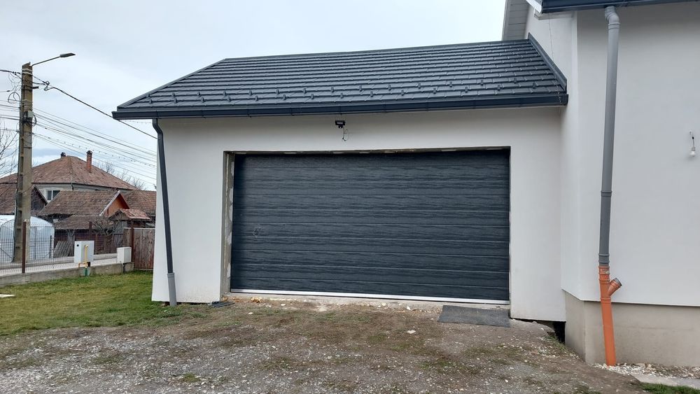 Uși de garaj/ uși de calitate/ uși secționale/ ușa tip rulou