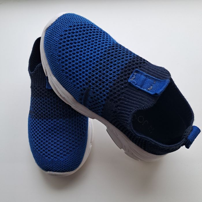 Продам детскую обувь