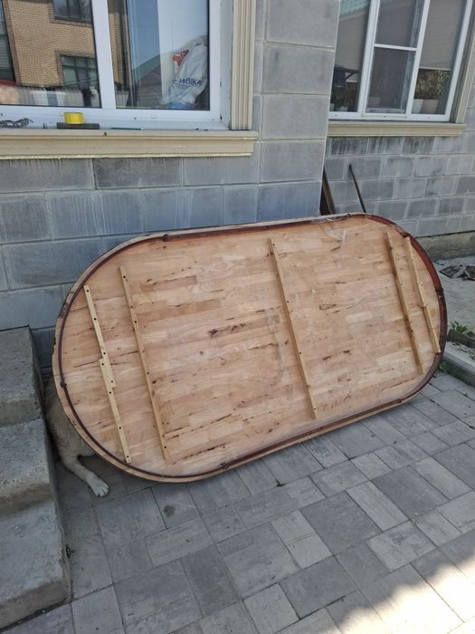 Продаю стол и стулья