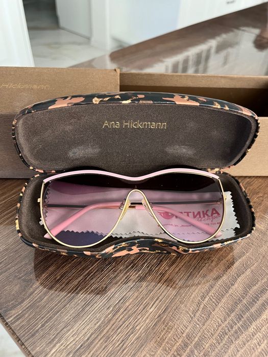 Различни аксесоари на Pandora, Guess, Hawkers и др.