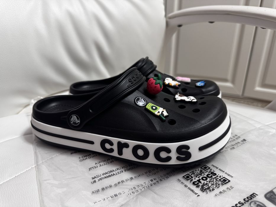Crocs в черном свете  40 размер