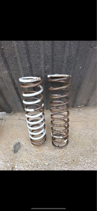 Продам пружина задняя 2 штук. Гранта 2190.