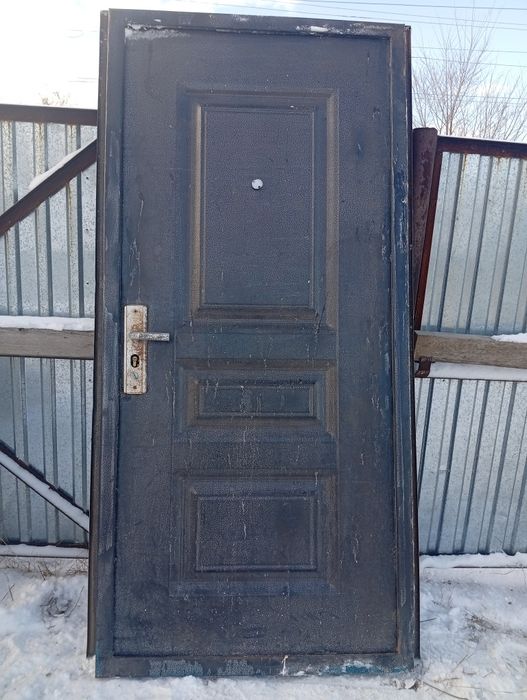 Продам входная железная  дверь