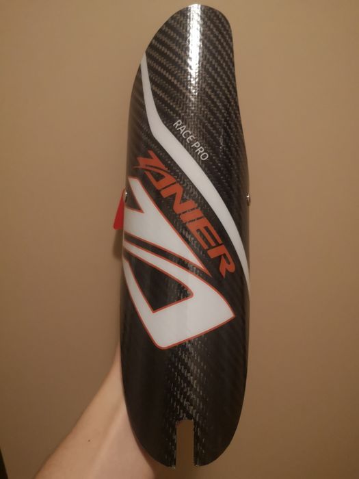 Aparatoare din carbon pentru ski