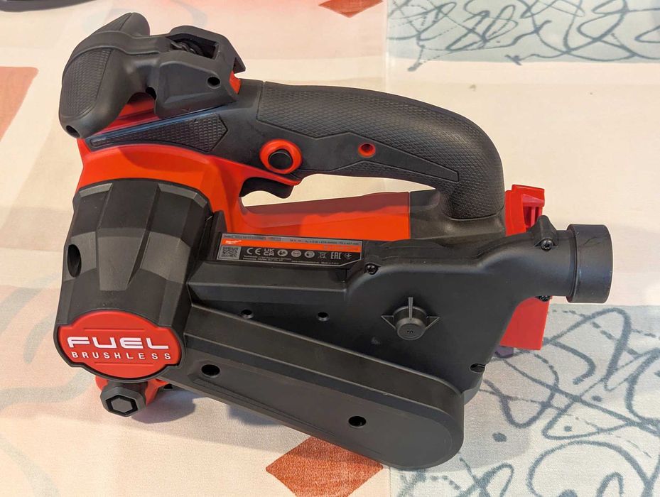 Milwaukee M18 FBTS75 - Șlefuitor cu bandă fără fir, ca nou + 2 seturi