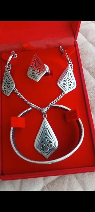 Национальные украшения