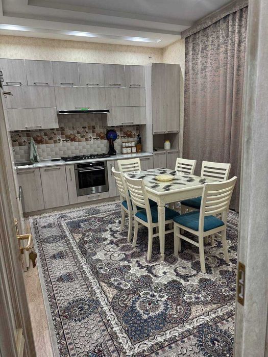 Срочно М.Улугбек туманида Корасу 3 дахасида коттедж ижарага берилади.