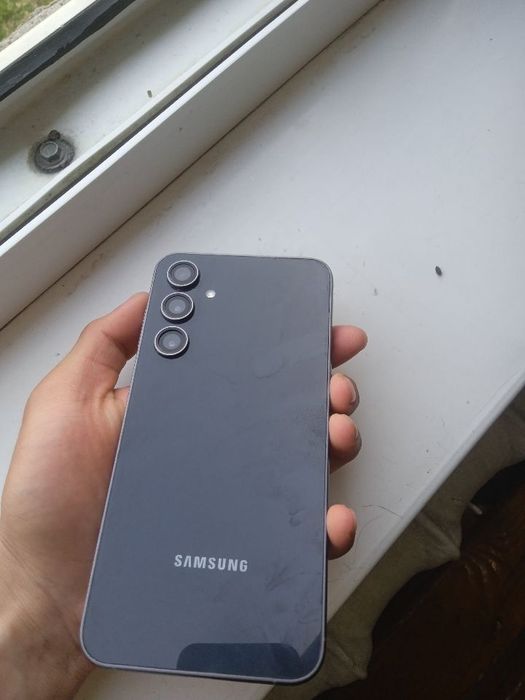 Samsung S23 FE.