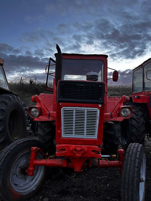 Tractoare U-650 în stare bună