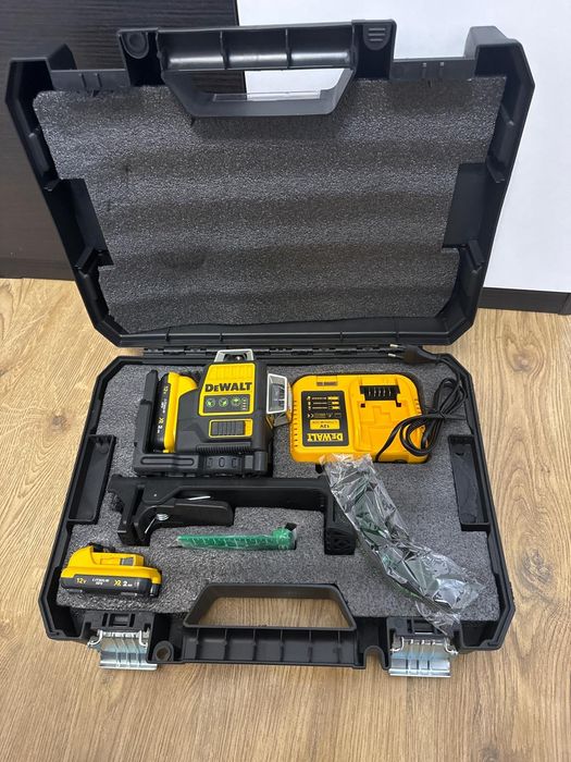 Nivela Laser Dewalt 2 Acumulatori 12V și 2 Ah,unghi 360 grade ,linii verzi