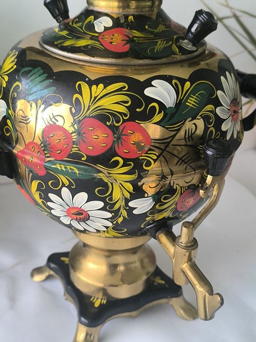 Руски самовар рисуван