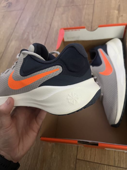 Nike Revolution 7