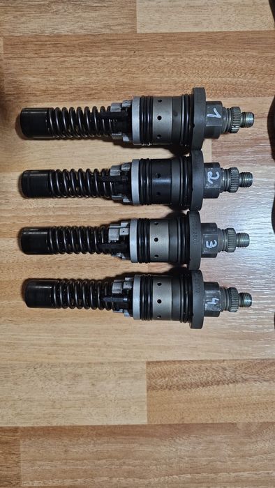 Vând injectoare motor Deutz Bf4m1013EC