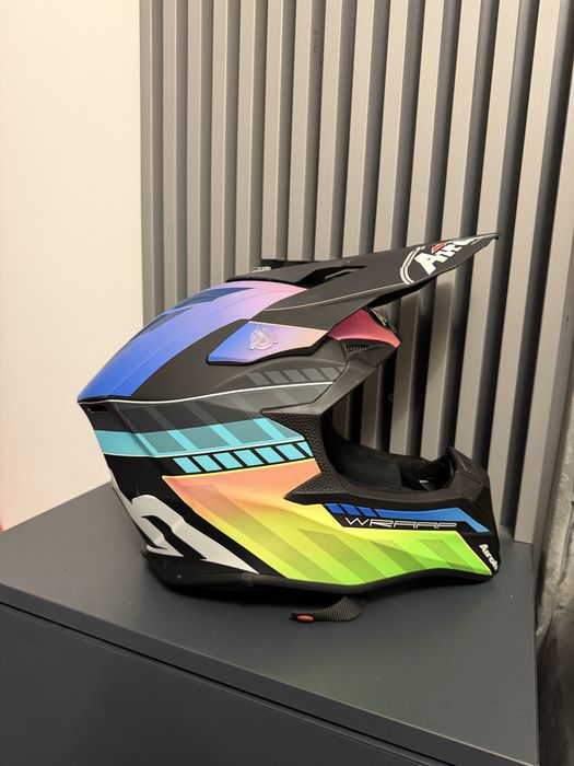 vand casca airoh marimea S